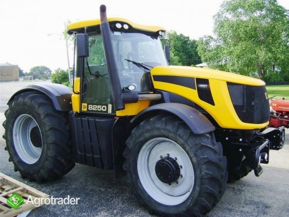 Traktor JCB Fastrac 8250